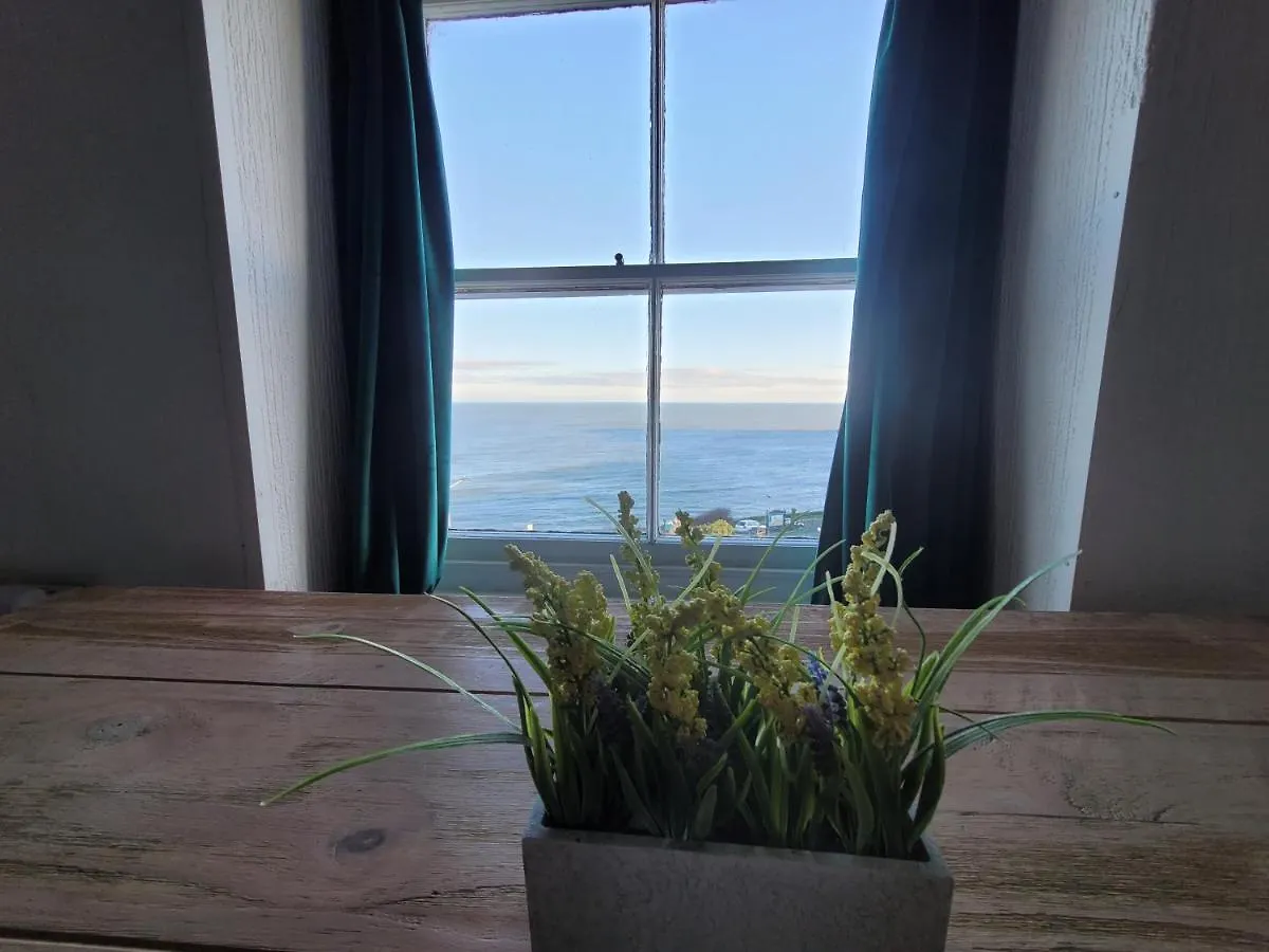 Sea View Penthouse Flat 6 With Fast Wifi And Free Parking Apartment Scarborough 0*,  United Kingdom